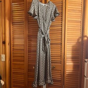 Max Studio Elegant Black and White Wrap Dress